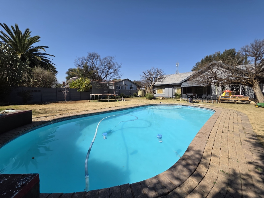 4 Bedroom Property for Sale in Jim Fouchepark Free State